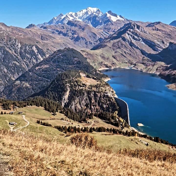 Instagram post from clemence_randoyoga. This post is in position 4.